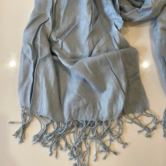 Light Blue Pashmina Scarf. Made in India. - Picture 4 of 10